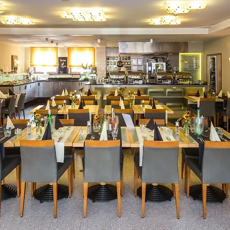 Amadeus Hotel 4*