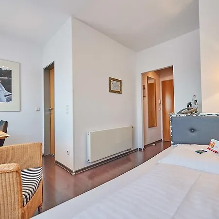 Amadeus Hotel 4*
